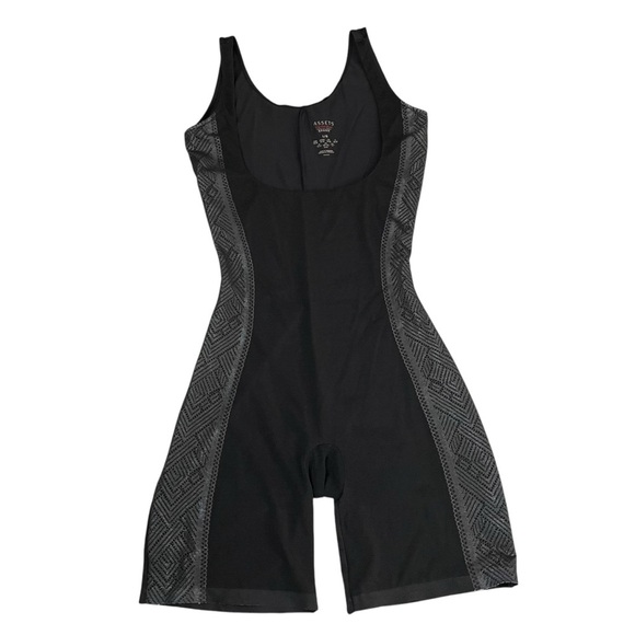 Assets by Spanx Luxe & Lean Metallic Open Bust Mid-Thigh Shapewear Large - Picture 7 of 12